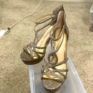 Jessica Simpson, gold glitter platforms, size 8